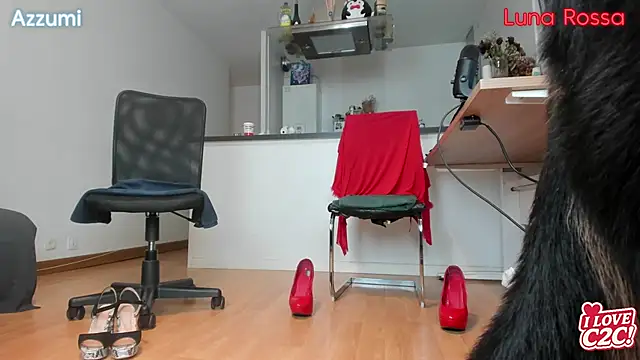 LunaRossaCam online show from May 19, 2026, 7:32 pm