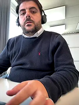 Sex-10-10 online show from November 12, 2025, 10:41 am