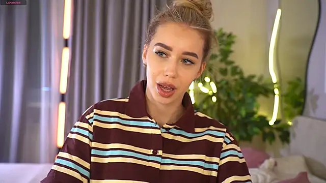 Snapshot of _Spring_Day_ chatting on February 25, 2026, 8:14 am Spring Day online show from February 25, 2026, 8:14 am