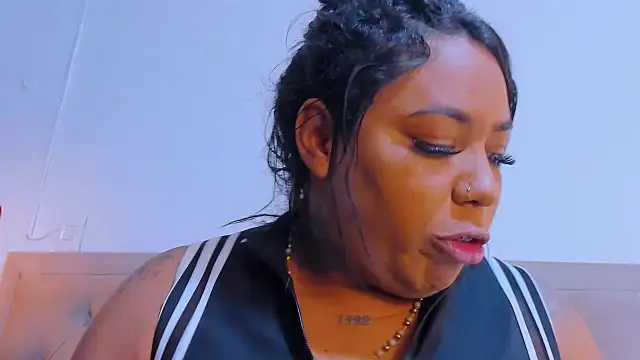 Snapshot of emma_purple_ chatting on March 18, 2025, 6:28 pm emma purple online show from March 18, 2025, 6:28 pm