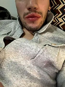 yaxxx03 online show from November 28, 2025, 7:47 pm