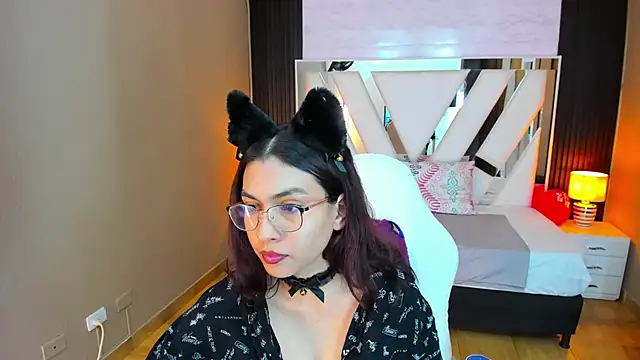 Snapshot of Cristin_Petite chatting on February 17, 2025, 6:39 pm Cristin Petite online show from February 17, 2025, 6:39 pm