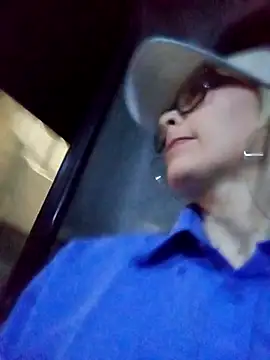 CandieGilson   online show from October 16, 2025, 10:34 am