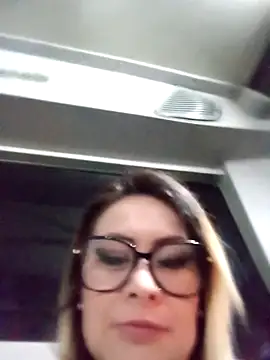 CandieGilson   online show from November 21, 2025, 10:47 am