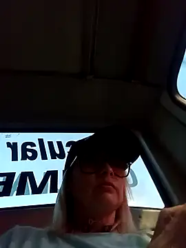 CandieGilson   online show from September 15, 2025, 10:48 am