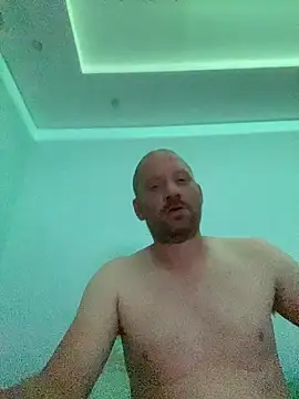 Krzysiekg123 online show from October 8, 2025, 5:02 pm