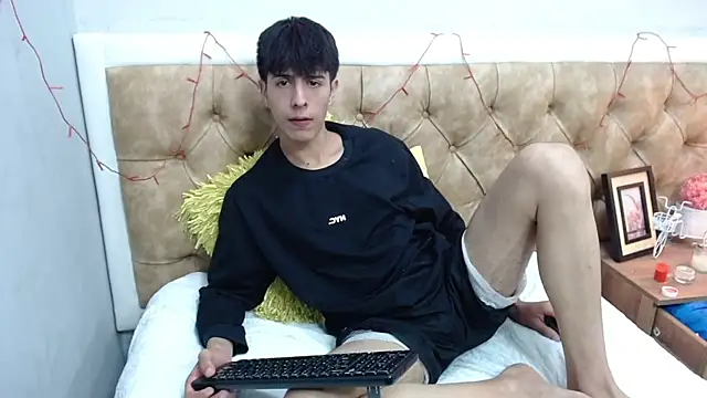 Estiv18  online show from March 15, 2025, 4:13 am