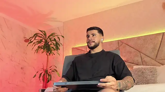 DickGriffith  online show from September 29, 2025, 12:44 pm