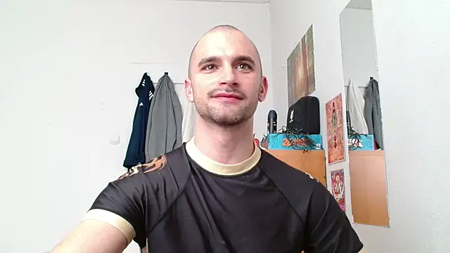 OskarBreno online show from May 13, 2026, 4:25 pm