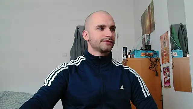 OskarBreno online show from May 25, 2026, 9:52 am