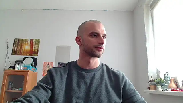 OskarBreno online show from May 1, 2026, 1:27 pm