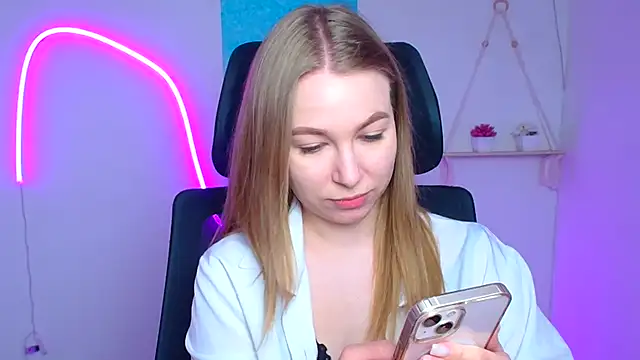 Snapshot of Dana_flowers chatting on March 3, 2026, 6:20 am Dana flowers online show from March 3, 2026, 6:20 am