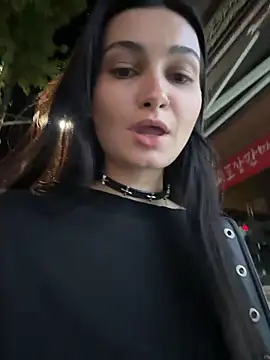 lunalovelee online show from September 14, 2025, 3:12 pm