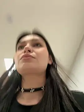 lunalovelee online show from March 5, 2026, 11:18 am