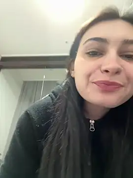 lunalovelee online show from March 4, 2026, 11:07 am