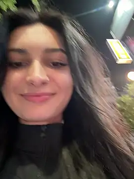 lunalovelee online show from September 15, 2025, 1:33 pm