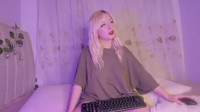 purplelilith3 online show from September 28, 2025, 10:22 am