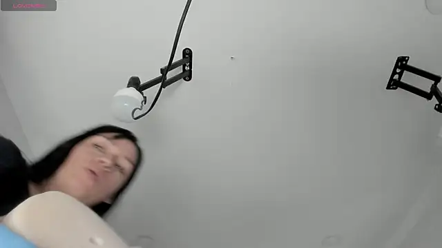 EmiliaRose  online show from March 17, 2026, 9:18 pm