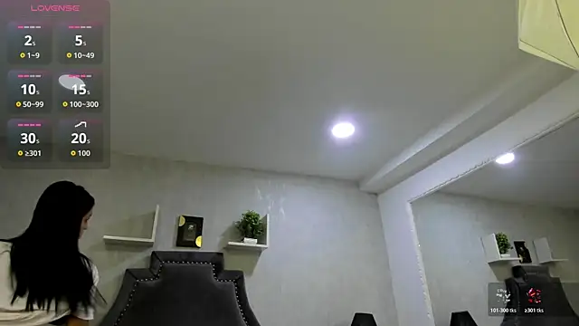 EmiliaRose  online show from October 19, 2025, 8:44 pm