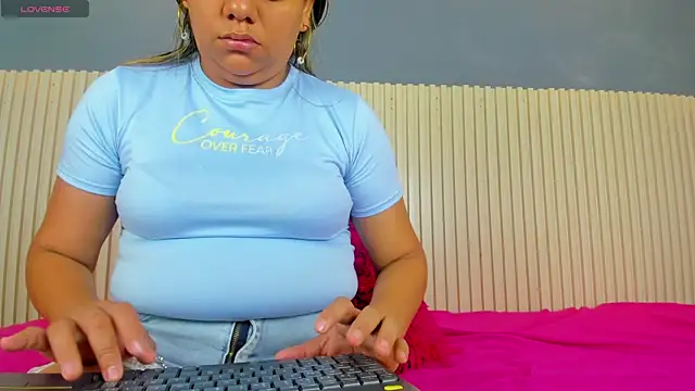 Aida-nicolle online show from March 17, 2025, 9:44 am