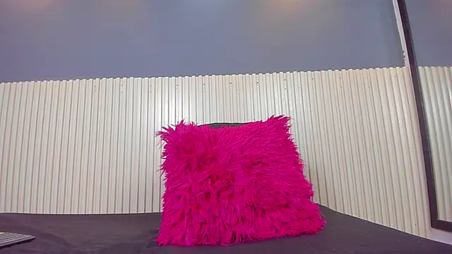 Aida-nicolle online show from September 20, 2025, 9:58 am