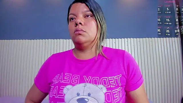 Aida-nicolle online show from November 24, 2025, 9:53 am