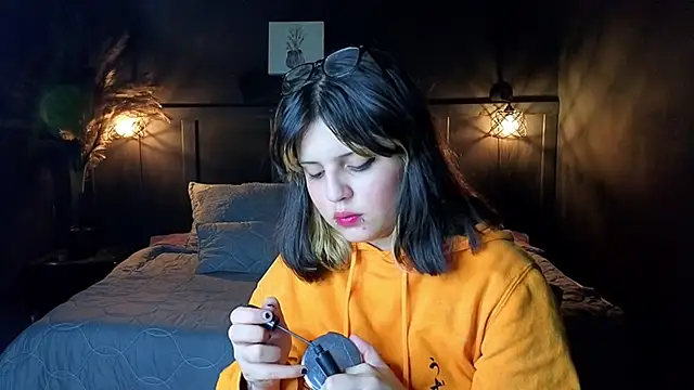 scarleth shadow online show from September 14, 2025, 2:23 am