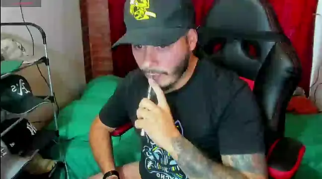 Snapshot of ragnar_lothbrok777 chatting on March 5, 2025, 10:54 pm ragnar lothbrok777 online show from March 5, 2025, 10:54 pm