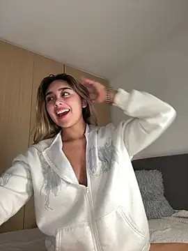 Hornyholly   online show from March 22, 2026, 10:33 pm