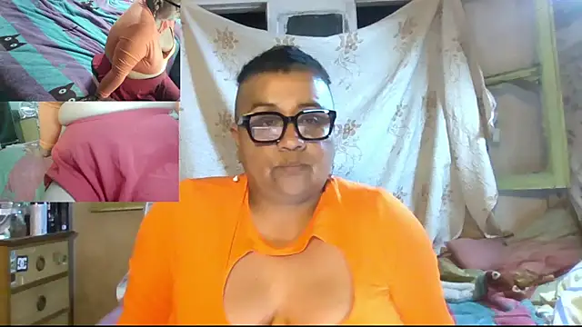 erinadarling79 online show from October 18, 2025, 1:40 am