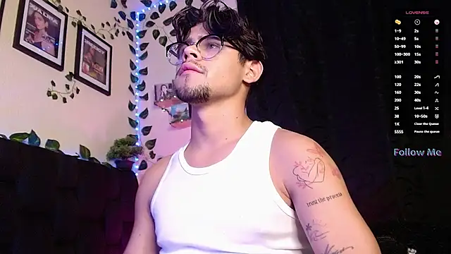 isaac-saenz online show from February 19, 2025, 12:46 am