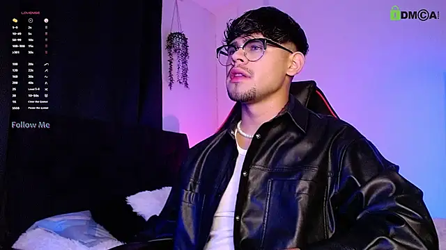 isaac-saenz online show from October 15, 2025, 11:35 pm