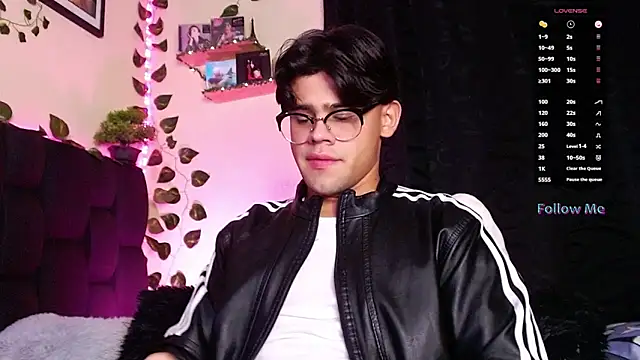 isaac-saenz online show from February 22, 2025, 12:16 am