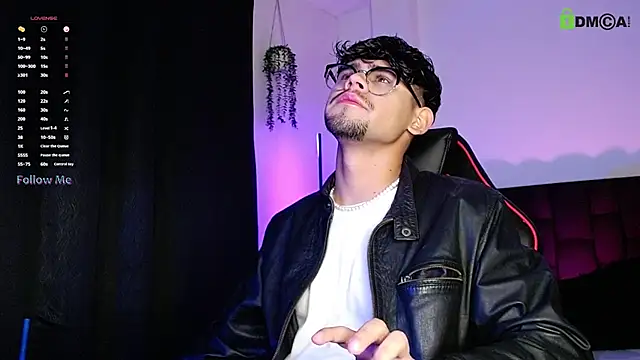 isaac-saenz online show from October 4, 2025, 10:44 pm