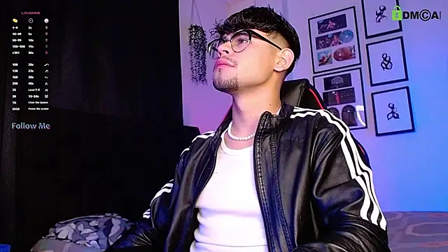 isaac-saenz online show from November 18, 2025, 10:24 pm