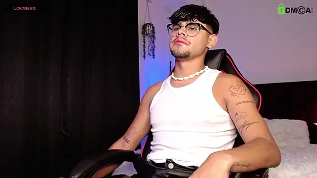 isaac-saenz online show from September 9, 2025, 9:57 pm