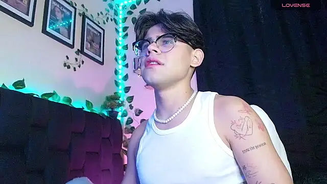 isaac-saenz online show from February 25, 2025, 8:00 pm