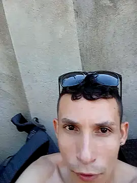 Isak Millan online show from October 5, 2025, 8:54 pm