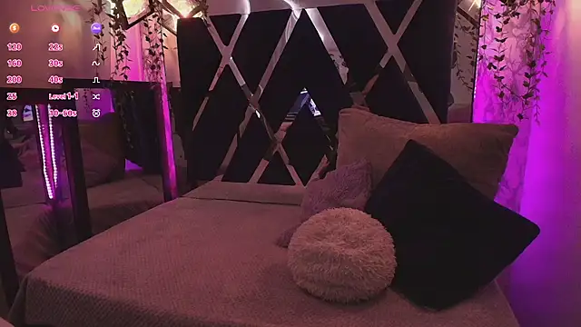 charlotte bluee online show from September 15, 2025, 6:52 pm