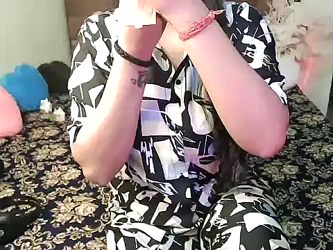 megancatluna online show from October 15, 2025, 4:00 am