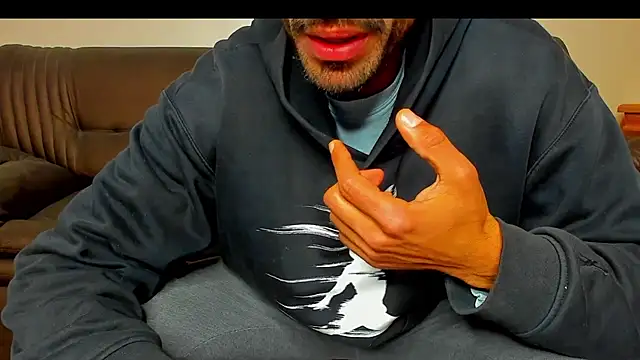 sexyhotmusclesforyou1 online show from April 3, 2026, 7:37 am