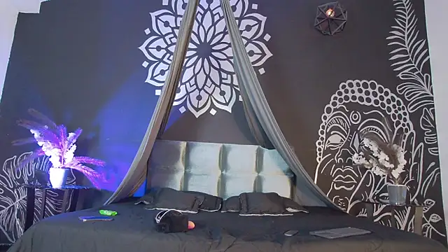 Arii moon online show from September 10, 2025, 7:24 pm