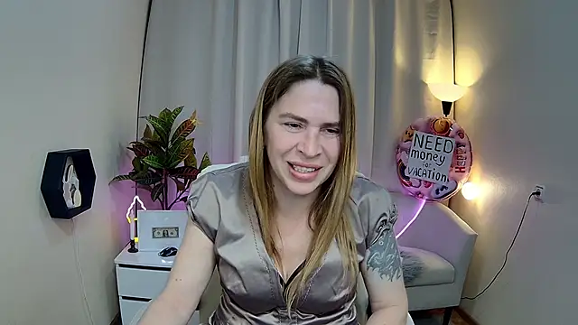 Snapshot of TessaDaybreak chatting on May 22, 2026, 7:28 am TessaDaybreak online show from May 22, 2026, 7:28 am