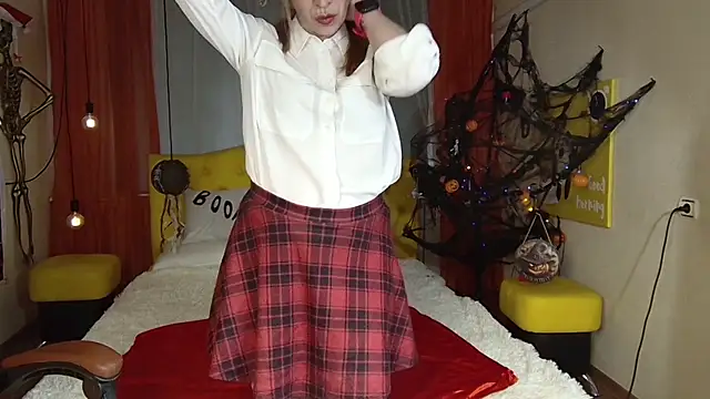 TessaDaybreak online show from October 15, 2025, 7:49 am