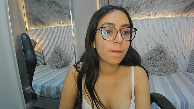 lucelly 15 online show from November 25, 2025, 11:32 am