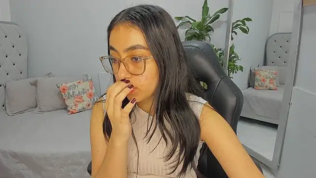 Snapshot of lucelly_15 chatting on March 13, 2026, 11:48 am lucelly 15 online show from March 13, 2026, 11:48 am