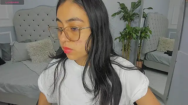 Snapshot of lucelly_15 chatting on February 17, 2026, 11:40 am lucelly 15 online show from February 17, 2026, 11:40 am