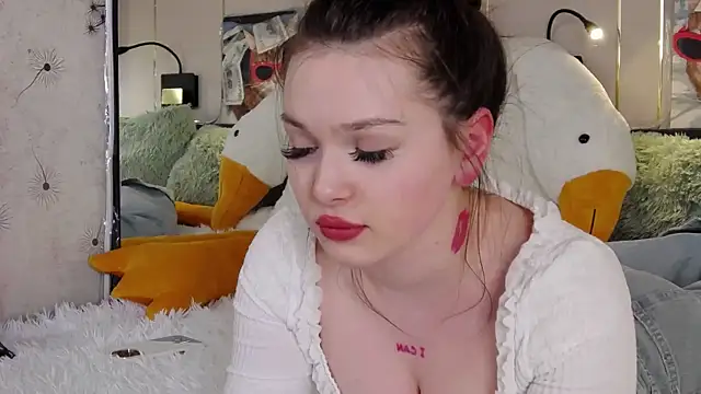 -Amora online show from March 21, 2025, 11:12 am