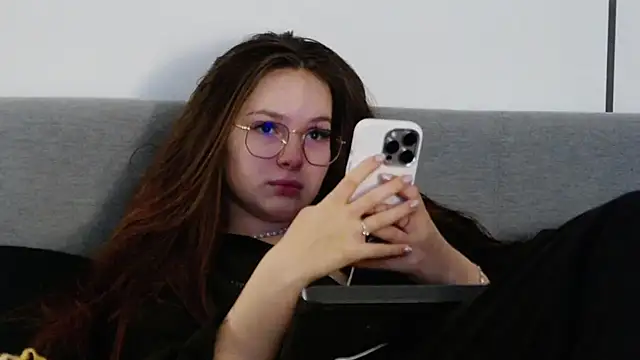 -Amora online show from February 15, 2026, 2:05 pm