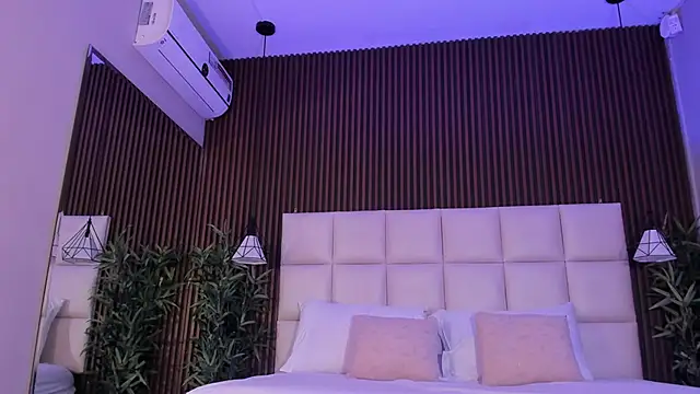 MelanieHillss online show from March 19, 2026, 4:34 am